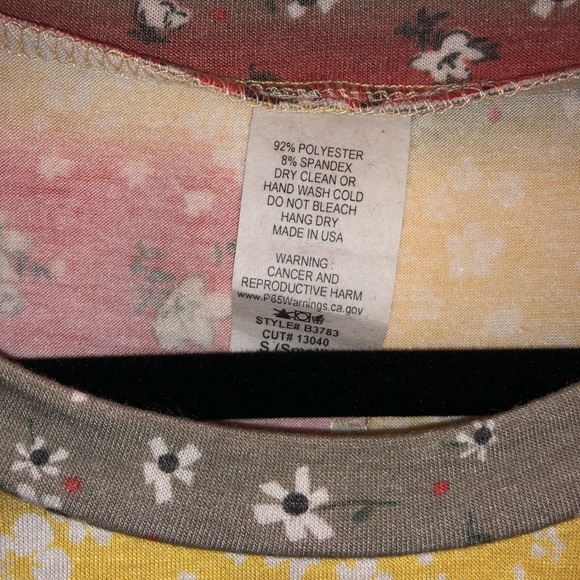 🌸FLORAL TOP - Picture 4 of 5